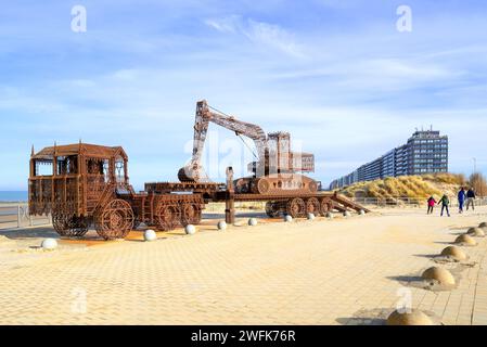 Caterpillar + Flatbed Trailer, oeuvre de l'artiste néo-conceptuel belge Wim Delvoye à Westende, Middelkerke, Flandre Occidentale, Belgique Banque D'Images