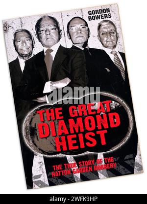 The Great Diamond Heist de Gordon Bowers. Vrai crime. Couverture de livre sur fond blanc. Configuration du studio. Banque D'Images