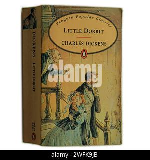 Little Dorrit de Charles Dickens. Couverture de livre sur fond blanc. Configuration du studio. Banque D'Images