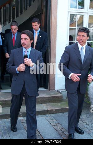 18 juin 2002-le Premier ministre danois Anders Fogh Rasmussen accueille le Premier ministre espagnol Jose Maria Aznar à Marienborg Lyngby, après un discours le Premier ministre tient une conférence de presse conjointe à Marienborg, Lyngby Danemark (photo de Francis Dean/Dean Pictures) Banque D'Images