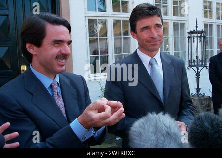 18 juin 2002-le Premier ministre danois Anders Fogh Rasmussen accueille le Premier ministre espagnol Jose Maria Aznar à Marienborg Lyngby, après un discours le Premier ministre tient une conférence de presse conjointe à Marienborg, Lyngby Danemark (photo de Francis Dean/Dean Pictures) Banque D'Images