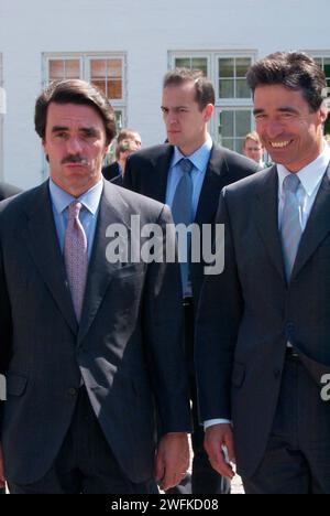 18 juin 2002-le Premier ministre danois Anders Fogh Rasmussen accueille le Premier ministre espagnol Jose Maria Aznar à Marienborg Lyngby, après le discours le Premier ministre tient une conférence de presse conjointe à Marienborg, Lyngby Danemark Banque D'Images