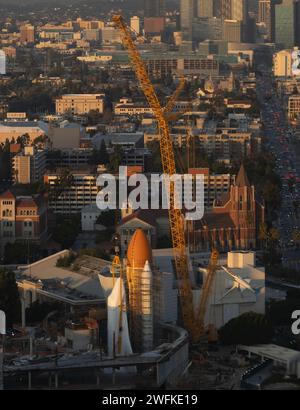 Los Angeles, États-Unis. 14 décembre 2023. La navette spatiale Endeavour est enveloppée dans une pellicule protectrice rétractable en position de lancement complète au Samuel Oschin Air and Space Center à Los Angeles, en Californie. Le mardi 30 janvier, 2024.Armando Arorizo (crédit image : © Armando Arorizo/Prensa Internacional via ZUMA Press Wire) USAGE ÉDITORIAL SEULEMENT! Non destiné à UN USAGE commercial ! Banque D'Images