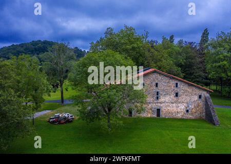 Caserio Zabalaga Hameau le Musée Chillida-Leku, sculptures dans les jardins et les forêts du sculpteur basque Eduardo Chillida, Hernani, Guipuzcoa, Basqu Banque D'Images