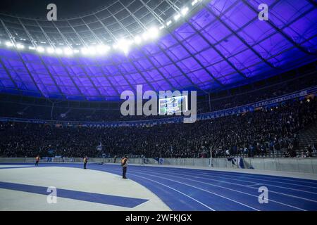 Berlin, Deutschland. 31 janvier 2024. Fans von Hertha BSC DFB-Pokal 2023/24, Viertelfinale : Hertha BSC - 1. FC Kaiserslautern, Olympiastadion, Berlin, 31.01.2024 LA RÉGLEMENTATION DFB INTERDIT TOUTE UTILISATION DE PHOTOGRAPHIES COMME SÉQUENCES D'IMAGES ET/OU QUASI-VIDÉO/dpa/Alamy Live News Banque D'Images