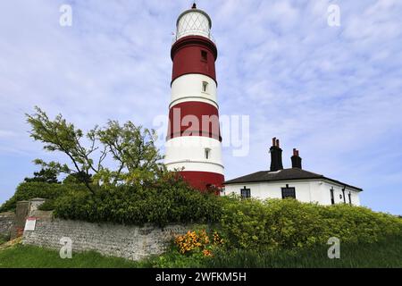 Vue sur le phare de Happisburgh, le village de Happisburgh, North Norfolk Coast, Angleterre, Royaume-Uni, c'est le seul phare indépendant au Royaume-Uni Banque D'Images