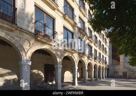 Plaza del arenal, arches architecturales dans la grande plaza de jerez de la frontera, province de cadix, andalousie, espagne Banque D'Images