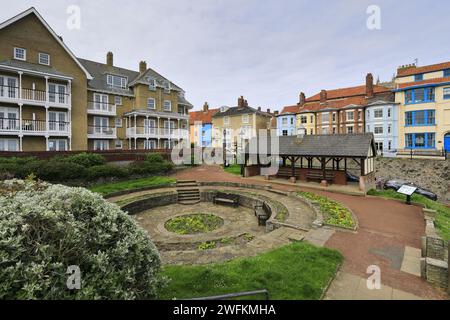 Vue sur les jardins du North Lodge Park, la ville de Cromer, la côte nord de Norfolk, Angleterre, Royaume-Uni Banque D'Images