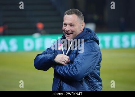 Berlin, Allemagne. 31 janvier 2024. Football : DFB Cup, Hertha BSC - 1. FC Kaiserslautern, quart de finale, Olympiastadion, l'entraîneur de Hertha Pal Dardai rit avant le match. Crédit : Soeren Stache/dpa - REMARQUE IMPORTANTE : conformément aux règlements de la Ligue allemande de football DFL et de la Fédération allemande de football DFB, il est interdit d'utiliser ou de faire utiliser des photographies prises dans le stade et/ou du match sous forme d'images séquentielles et/ou de séries de photos de type vidéo./dpa/Alamy Live News Banque D'Images