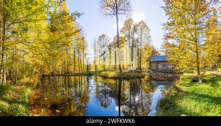 Ettal : Hundinghütte (Hut de Hunding) dans le château Linderhof, couleurs d'automne à Oberbayern, Garmisch-Partenkirchen, haute-Bavière, Bayern, Bavière, Banque D'Images