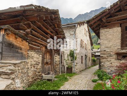 L'architecture rurale du village de Soglio dans la gamme Bregaglia - Suisse. Banque D'Images