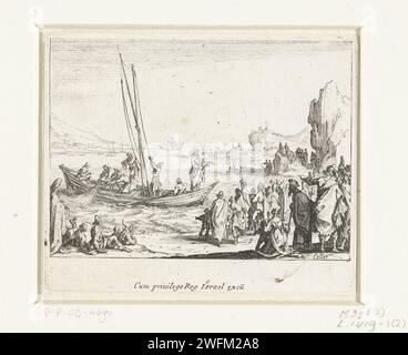 Merveilleux pêcheur, Jacques Callot, 1635 imprimer Christ s'adresse à une foule de gens sur la plage depuis un bateau. Trois hommes apportent des filets de pêche derrière lui. Cette estampe fait partie d'une série de dix estampes avec des performances du Nouveau Testament, auxquelles une estampe de titre a été ajoutée après la mort de Callot. Imprimeur : Nancypublisher : Paris paper gravure de la tirant d'eau miraculeuse des poissons (avant la Résurrection) sur le lac de Gennesaret (Mer de Galilée) ; Jacques et Jean aidant à faire entrer les filets (Luc 5:1-11). Christ dans le bateau de Pierre prêchant au peuple. Christ prêchant depuis un bateau Banque D'Images