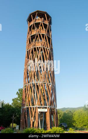 Tour du Belvédère à Sovata . Belvédère dans la station touristique de Sovata, Roumanie. Banque D'Images