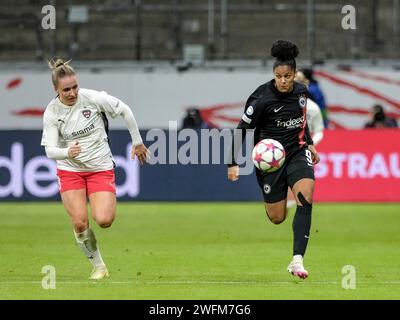 Francfort, Deutschland. 31 janvier 2024. Shekiera Martinez (Eintracht Frankfurt, #09), Guorun Arnardottir (FC Rosengard, #03), GER, Eintracht Frankfurt vs. FC Rosengard, Fussball, UEFA Womens Champions League, Gruppenphase, 6. Spieltag, saison 2023/2024, 31.01.2024. Photo : Eibner-Pressefoto/Florian Wiegand crédit : dpa/Alamy Live News Banque D'Images