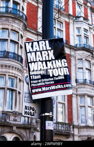 Affiche de visite à pied Karl Marx sur un lampadaire devant le British Museum, Londres Banque D'Images