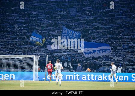 Berlin, Deutschland. 31 janvier 2024. Fans von Hertha BSC DFB-Pokal 2023/24, Viertelfinale : Hertha BSC - 1. FC Kaiserslautern, Olympiastadion, Berlin, 31.01.2024 LA RÉGLEMENTATION DFB INTERDIT TOUTE UTILISATION DE PHOTOGRAPHIES COMME SÉQUENCES D'IMAGES ET/OU QUASI-VIDÉO/dpa/Alamy Live News Banque D'Images