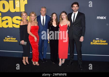 Cat Young, Cheryl Hines, Robert F. Kennedy Jr., Gast, Giulia Be und Conor Kennedy BEI der Premiere der der 12. Staffel der HBO Serie 'Curb your Enthusiasm / Lass es, Larry!' Complexe théâtral im DGA. Los Angeles, 30.01.2024 Banque D'Images