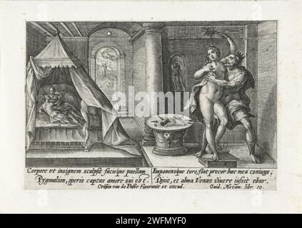 Pygmalion qui tombe amoureux de son image, Crispijn van de passe (I), 1602 - 1607 print le sculpteur Pygmalion embrasse l'image qu'il a faite. En arrière-plan, il l'aime après que Vénus ait donné vie à l'image. Dans la marge, une légende de quatre lignes, en deux colonnes, en latin. Gravure sur papier Cologne Pygmalion tombe amoureux de la statue qu'il sculpte Banque D'Images