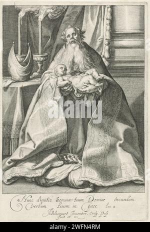 Siméon bénit le Christkind, Crispijn van de passe (I), d'après Abraham Bloemaert, 1574 - 1637 print Siméon dans le temple. Il a l'enfant Christ dans ses bras. Dans la marge, une citation de la Bible à deux voies en latin. Utrecht gravure sur papier Simeon, tenant le Christ-enfant, chante son cantique : 'Nunc dimittis' Banque D'Images