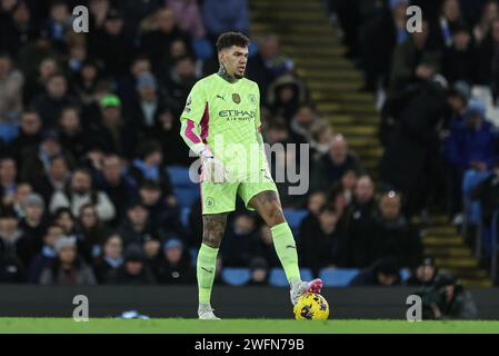 Manchester, Royaume-Uni. 31 janvier 2024. Ederson de Manchester City avec le ballon lors du match de Premier League Manchester City vs Burnley à Etihad Stadium, Manchester, Royaume-Uni, le 31 janvier 2024 (photo de Mark Cosgrove/News Images) à Manchester, Royaume-Uni le 1/31/2024. (Photo de Mark Cosgrove/News Images/Sipa USA) crédit : SIPA USA/Alamy Live News Banque D'Images