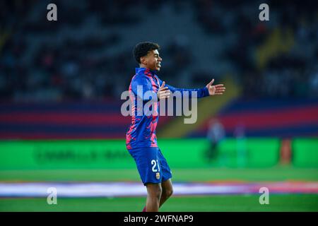 Barcelone, ESP. 31 janvier 2024. FC BARCELONE vs CA OSASUNA 31 janvier 2024 Lamine Yamal (27) du FC Barcelone réagit avant le match entre le FC Barcelone et CA Osasuna correspondant à la vingt jours de la Liga EA Sports à l'Olimpic Stadium Lluis Companys de Montjuïc à Barcelone, Espagne. Crédit : Rosdemora/Alamy Live News Banque D'Images