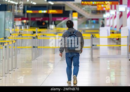 Symbolbild, Themenbild, Mottobild - Flugstreik am Flughafen Köln aéroport de Bonn. Der Gewerkschaft Ver.di Streik des Sicherheitspersonals Hat an den deutschen Flughäfen begonnen. Zahlreiche Flüge wurden gestrichen. 31.01.2024 Köln Wahn NRW Deutschland *** symbole image, thème image, devise image grève des vols à Cologne Bonn aéroport la grève syndicale Ver di du personnel de sécurité a commencé dans les aéroports allemands de nombreux vols ont été annulés 31 01 2024 Cologne Wahn NRW Allemagne Banque D'Images