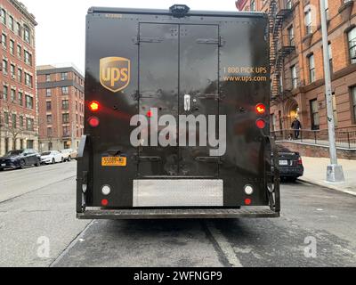 31 janvier 2024, New York City, New York : (NOUVEAU) UPS prévoit de supprimer 12 000 emplois pour réduire les coûts. 31 janvier 2023, New York, États-Unis : UPS annonce qu'il éliminera environ 12 000 emplois afin de réduire les coûts d'environ 1 milliards de dollars. En 2023, les membres du syndicat d'UPS ont voté pour approuver un accord contractuel provisoire, mettre un sceau final aux négociations collectives controversées qui menaçaient de perturber les livraisons de colis pour des millions d'entreprises et de ménages à l'échelle nationale.crédit : Niyi Fote/Thenews2 (Foto : Niyi Fote/Thenews2/Zumapress) (image de crédit : © Niyi Fote/TheNEWS2 via ZUMA Press Wire) ÉDITORIAL USA Banque D'Images