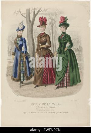 Revue de mode, Family gazette, dimanche 9 janvier 1887, 16e année, no 784 : Etoiles de la M.sur le Houssel (...), Anonyme, 1887 trois femmes marchant dans un parc, en arrière-plan une calèche avec deux chevaux. A gauche : 'toilette' en velours bleu, sourate écossaise à carreaux et fourrure brune, convient à une jeune femme de 15 à 16 ans. Midden : 'toilette' de soie rayée en laine rouge et marron et marron, convient à une jeune femme de 18 ans. Veste courte avec col plat et revers. Cravate de cerise -côté rouge. Pochet (mouchoir) à gauche. A droite : 'toilette' du côté écossais rouge, velours vert mousse et Banque D'Images