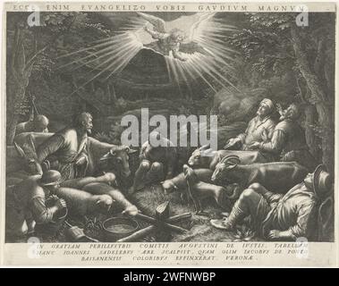 Procédure pour les bergers, Johann Sadeler (I), après Jacopo Bassano, 1560 - 1600 imprimer dans la nuit, les bergers dorment sur le sol avec leurs animaux. Un ange radieux vient des nuages et proclame la naissance du Christ aux bergers. L'impression a une légende latine avec une explication. Inconnu gravure sur papier annonçant la naissance du Christ aux bergers (et/ou aux bergers) la nuit ; une foule d'anges chantant dans les airs Banque D'Images