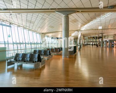 Gardermoen, Norvège - 14 août 2017 : la zone d'arrivée et de transit au terminal international de l'aéroport d'Oslo Gardemoen. Banque D'Images