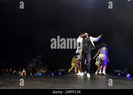 Paris, France. 31 janvier 2024. Davido se produit à l'Accor Arena de Paris, France, le 31 janvier 2024. Photo de Christophe Meng/ABACAPRESS.COM crédit : Abaca Press/Alamy Live News Banque D'Images