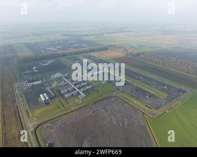 Extraction de gaz naturel sur l'un des plus grands gisements gaziers d'europe. Installation Industiral sur le dessus du terrain. Vue à vol d'oiseau. Banque D'Images