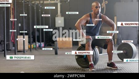 Image de notifications de médias sociaux sur un homme biracial assis sur une barre à la salle de gym Banque D'Images