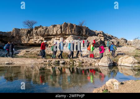 Sivrihisar, Eskisehir, Turquie - décembre 24 2023 : les touristes marchent sur la route phrygienne autour du village Nasrettin Hodja Banque D'Images