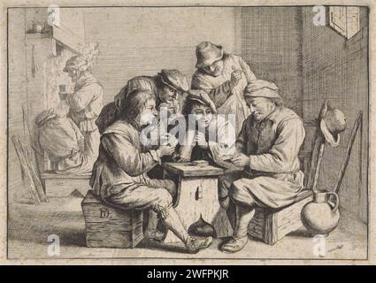 Joueurs de cartes, Anonyme, d'après David Teniers (II), 1626 - 1740 print il y a cinq agriculteurs autour d'une table dans un intérieur. Deux d'entre eux jouent à la carte. Deux hommes laissés près de la cheminée. Les cartes à jouer gravées par le papier des pays bas. pipe  tabac. foyer ouvert, cheminée Banque D'Images