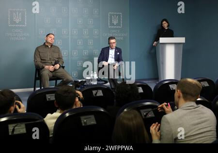 Non exclusif : KIEV, UKRAINE - le 30 JANVIER 2024 - Chef du Bureau du Président ukrainien Andrii Yermak (à gauche) et ancien Secrétaire général de l'OTAN A Banque D'Images