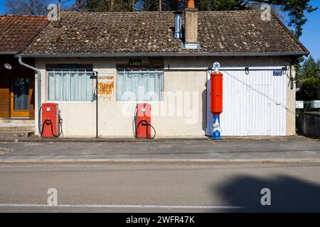 Ancienne station-service, Marnay, haute-Saône, France Banque D'Images