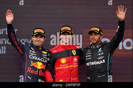 Photo de dossier datée du 03-07-2022 de Lewis Hamilton de Mercedes sur le podium avec Carlos Sainz de Ferrari et Sergio Perez de Red Bull. Lewis Hamilton, sept fois champion du monde de Formule 1, a été associé à un déménagement surprise chez Ferrari pour la saison 2025. Date de parution : jeudi 1 février 2024. Banque D'Images