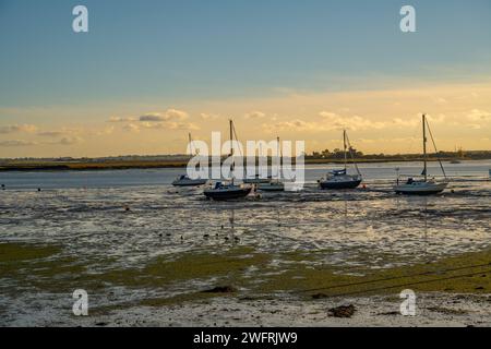 Bateaux sur la rivière Blackwater à Heybridge Basin Banque D'Images