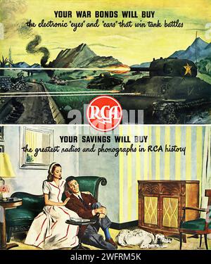 “VOS OBLIGATIONS DE GUERRE ACHÈTERONT LES “YEUX” ET les “OREILLES” ÉLECTRONIQUES QUI GAGNERONT LES BATAILLES”, “VOS ÉCONOMIES ACHÈTERONT LES PLUS GRANDES RADIOS ET PHONOGRAPHES DE L’HISTOIRE de RCA”, “RCA” C’est une publicité américaine vintage de la Seconde Guerre mondiale pour RCA. La publicité est divisée en deux sections, chacune avec une illustration et un message distincts. La section supérieure, placée sur un fond vert, représente une scène de guerre avec des chars et des explosions, accompagnée du texte sur les obligations de guerre achetant des «yeux» et des «oreilles» électroniques. La section inférieure, avec un fond jaune, montre une scène domestique d'un couple assis sur une co Banque D'Images