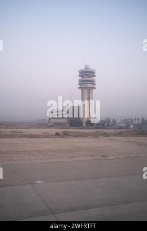 Irak, Bagdad le 2022-10-15. Paysage irakien. Aéroport international de Bagdad. Photographie de Martin Bertrand. Irak, Bagdad le 2022-10-15. Paysage d'Irak Banque D'Images