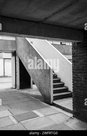 Wolvercote Road, Thamesmead, South East London SE2 logement brutaliste construit en 1967 et actuellement en cours de réaménagement par Peabody. Banque D'Images