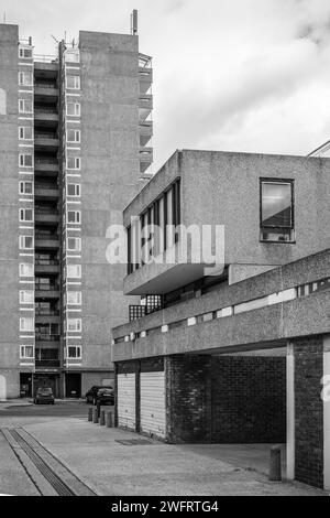 Wolvercote Road, Thamesmead, South East London SE2 logement brutaliste construit en 1967 et actuellement en cours de réaménagement par Peabody. Banque D'Images