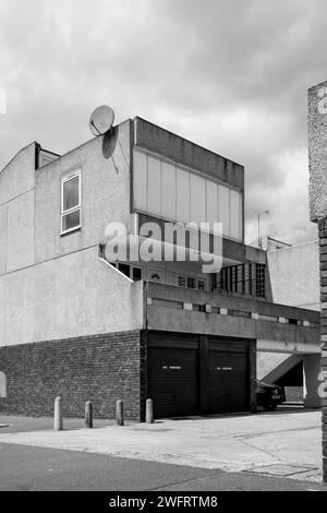 Une maisonnette sur Wolvercote Road, Thamesmead, South East London SE2. Logement brutaliste construit en 1967 et actuellement en cours de réaménagement par Peabody. Banque D'Images