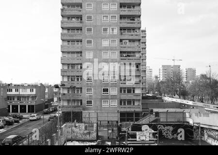 Radley House High Rise, une partie du brutaliste Lesnes Estate à Thamesmead SE2 construit en 1967 et doit être démoli et réaménagé. Banque D'Images