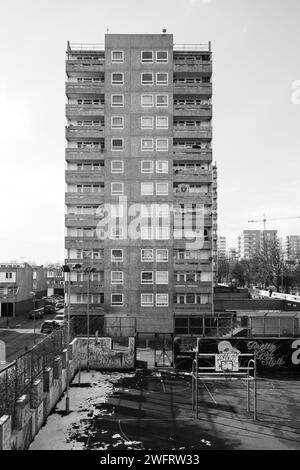 Radley House High Rise, une partie du brutaliste Lesnes Estate à Thamesmead SE2 construit en 1967 et doit être démoli et réaménagé. Banque D'Images