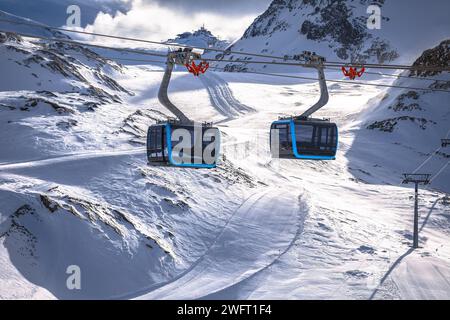 Matterhorn Glacier Paradise télécabine et domaine skiable à Zermatt vue, région Valais dans les Alpes suisses Banque D'Images