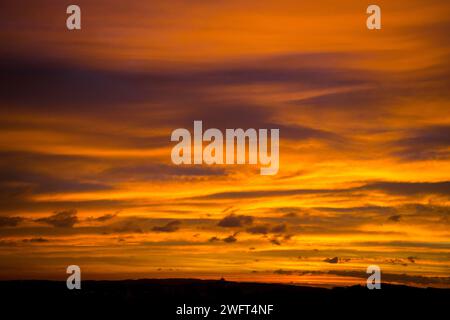 Ciel rouge avant le lever du soleil, Waldviertel, Autriche, Europe Banque D'Images