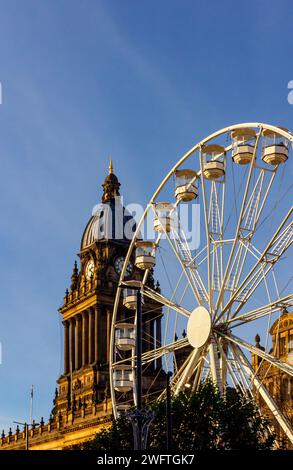 Leeds Town Hall West Yorkshire Angleterre Royaume-Uni construit en 1853-1859 conçu par Cuthbert Brodrick dans le style néo-classique baroque renaissance et maintenant classé grade i. Banque D'Images