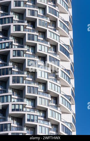 Le bâtiment cylindrique One Park Drive, un gratte-ciel conçu par Herzog & de Meuron, à Canary Wharf, Londres, Angleterre, Royaume-Uni Banque D'Images